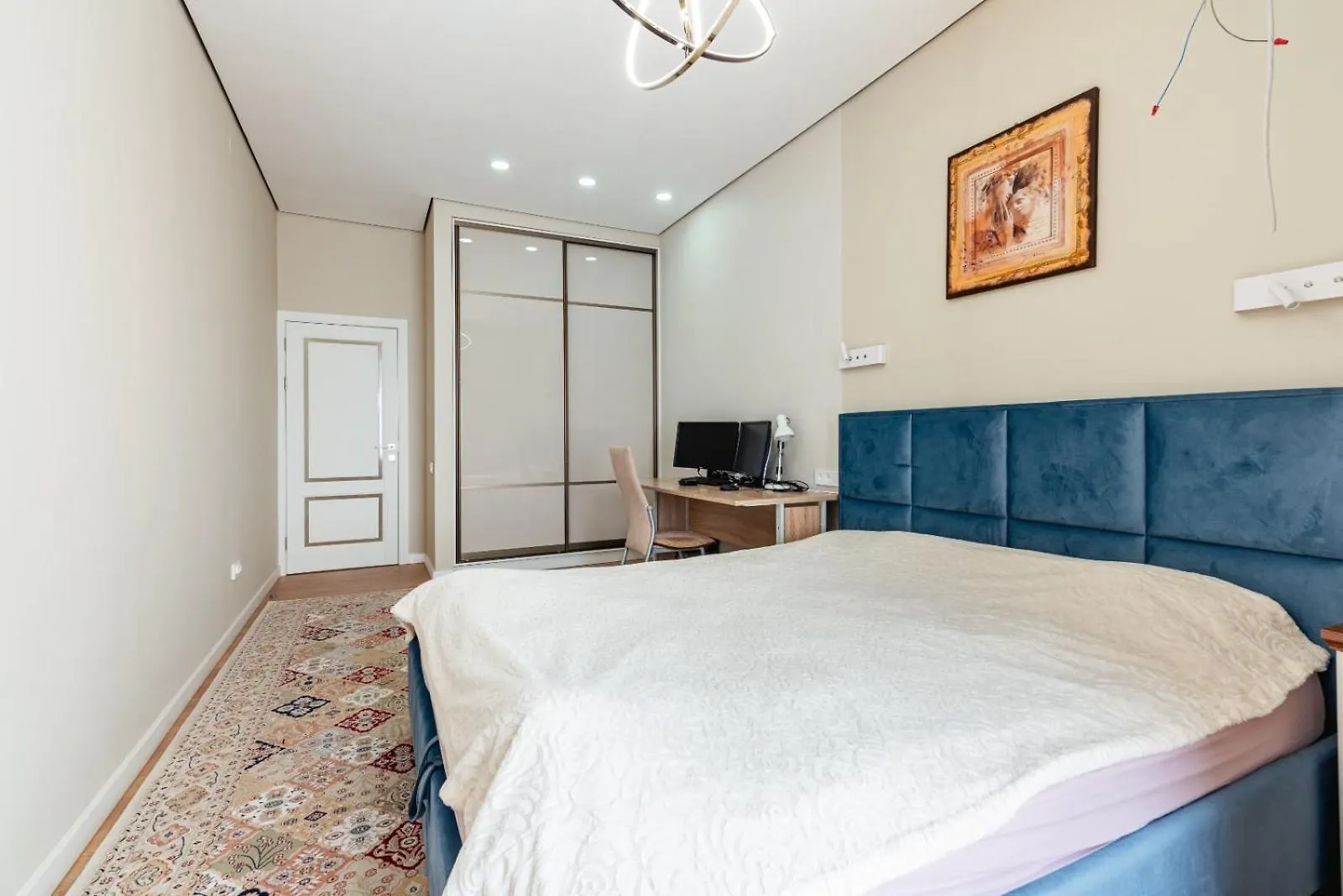 4 Bedroom Lux Qazaq Apartments Alma-Ata