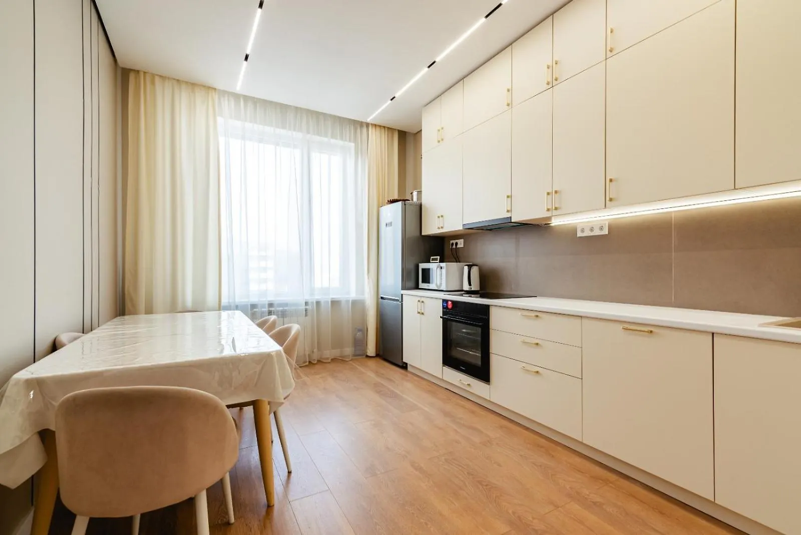 4 Bedroom Lux Qazaq Apartments Alma-Ata Kazakstan