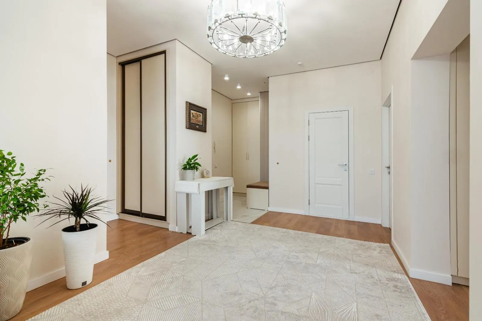 4 Bedroom Lux Qazaq Apartments Alma-Ata Kazakstan